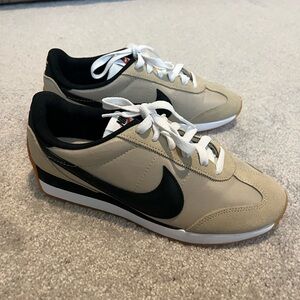 Nike Beige and Black Sneakers